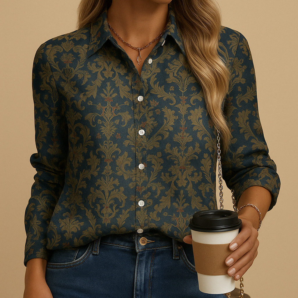 Dames herfstblouse met warme kleuren en getailleerde pasvorm, perfect voor casual of zakelijke herfstlooks