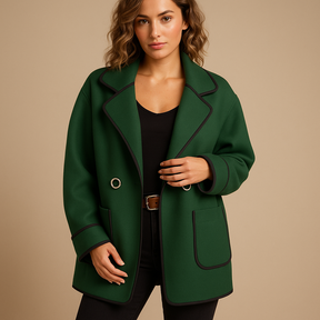 Gevoerde dames blazer met moderne pasvorm in casual stijl, perfect voor koudere dagen en veelzijdig te combineren.