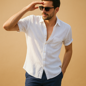 Zomers herenoverhemd met korte mouwen, luchtige pasvorm en casual design voor warme dagen en ontspannen gelegenheden.