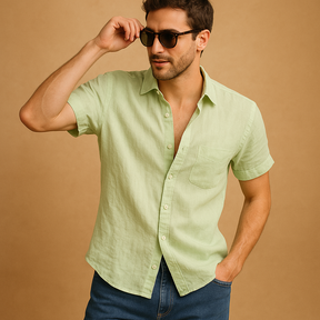 Zomers herenoverhemd met korte mouwen, luchtige pasvorm en casual design voor warme dagen en ontspannen gelegenheden.