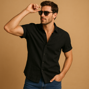 Zomers herenoverhemd met korte mouwen, luchtige pasvorm en casual design voor warme dagen en ontspannen gelegenheden.