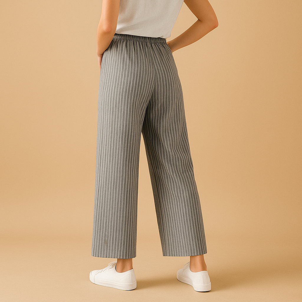 Zomerbroek voor dames met normale pasvorm, luchtig materiaal en elegante uitstraling, geschikt voor casual en chique zomerse outfits.