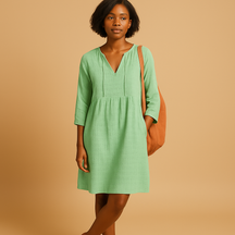Zomerse midi-jurk voor dames met korte mouwen in wit, groen of lichtblauw, ideaal voor casual of formele gelegenheden.