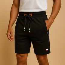Sportieve heren short met ademende stof, meerdere zakken en elastische taille, ideaal voor reizen en actieve dagen.