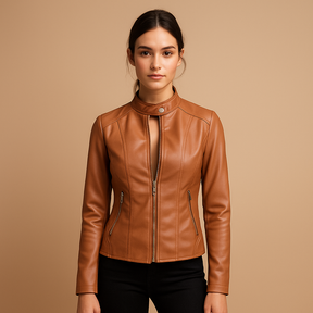 Bikerjas voor dames met symmetrische ritssluiting, drukknoopkraag en zilveren details, perfect voor casual en elegante outfits in herfst en lente.