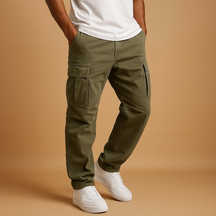 Regular fit heren cargo broek in neutrale tinten met meerdere zakken, gemaakt van comfortabele katoenmix voor dagelijks gebruik.