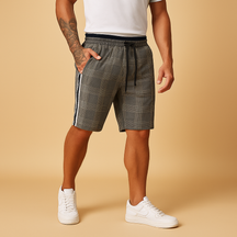 Casual short voor heren met elastische tailleband, moderne fit en comfortabele stof, ideaal voor vrije tijd en zomerse dagen.