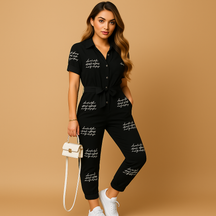 Dames jumpsuit met getailleerde pasvorm en knoopsluiting, perfect voor werk, brunch of een avondje uit