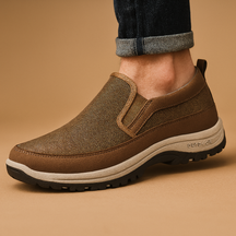 Comfortabele instappers voor heren met ademend bovenwerk, rubberen zool en lichtgewicht design – ideaal voor wandelen, reizen of dagelijks gebruik.
