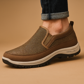 Comfortabele instappers voor heren met ademend bovenwerk, rubberen zool en lichtgewicht design – ideaal voor wandelen, reizen of dagelijks gebruik.
