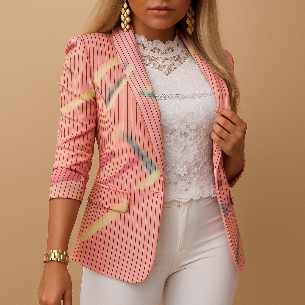 Elegante damesblazer met shawlkraag en opvallende print, geschikt voor zowel zakelijke als casual gelegenheden.