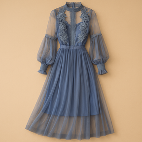 Elegante dames bloemenjurk met opstaande kraag, hoge taille en lantaarnmouwen, perfect voor formele en casual gelegenheden.