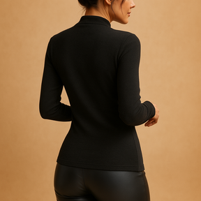 Dames blouse met hoge hals en geplooide details in zwart, ideaal voor zakelijke en formele gelegenheden.