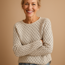 Elegante gebreide wintertrui voor dames in grijs, met ademende stof en ontspannen pasvorm, perfect voor casual en formele gelegenheden.