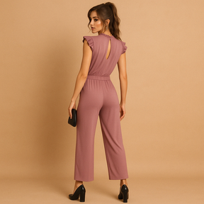 Elegante damesjumpsuit met hoge ronde hals, kapmouwen en bijpassende ceintuur, ideaal voor feestelijke of formele gelegenheden