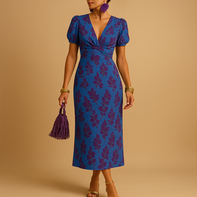 Elegante damesjurk met flatterende pasvorm en pofmouwen, ideaal voor feestelijke en formele gelegenheden in het voorjaar of najaar