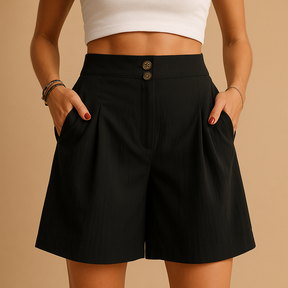 Elegante dames short met dubbel knoopdetail aan de voorkant, comfortabel en veelzijdig, perfect voor dagelijks gebruik of zomerse gelegenheden