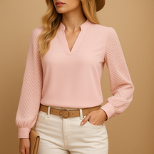 V-hals dames top met vloeiende pasvorm en elegante uitstraling, perfect voor werk of casual outfits in elk seizoen