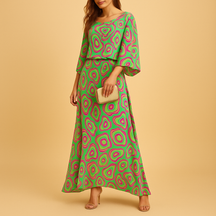 Dames zomerjurk met opvallend ontwerp en elegante pasvorm, perfect voor brunches, tuinfeesten en zomerse avonden.