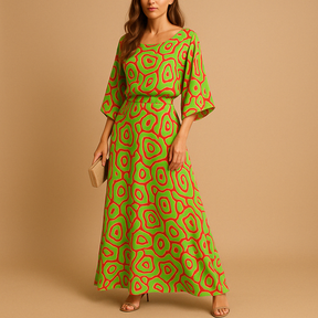 Dames zomerjurk met opvallend ontwerp en elegante pasvorm, perfect voor brunches, tuinfeesten en zomerse avonden.