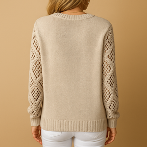 Gebreide damestrui met opengewerkt patroon, losse pasvorm en ademend materiaal. Perfect voor casual outfits en seizoenslayering.