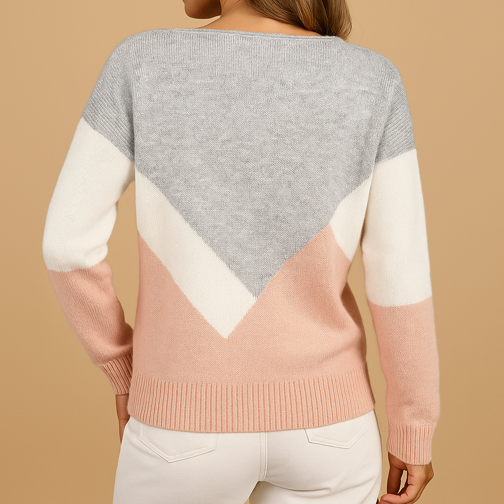 Zachte gebreide damestrui met relaxte pasvorm en minimalistisch design, ideaal voor koele seizoensdagen.