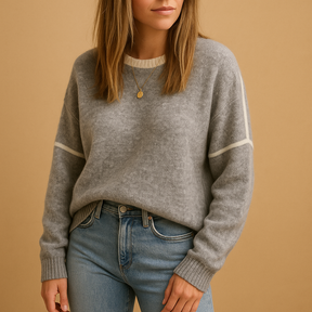 Gebreide damestrui met ronde hals en lange mouwen, gemaakt van zachte kreukvrije stof. Perfect voor casual en formele looks in elk seizoen.