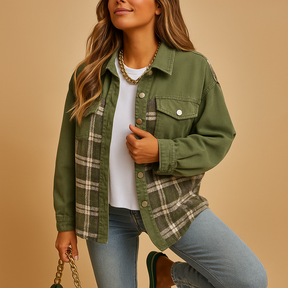 Geruite denim-look jas voor dames met losse pasvorm en zachte stof. Ideaal voor casual layering en semi-formele outfits in elk seizoen.
