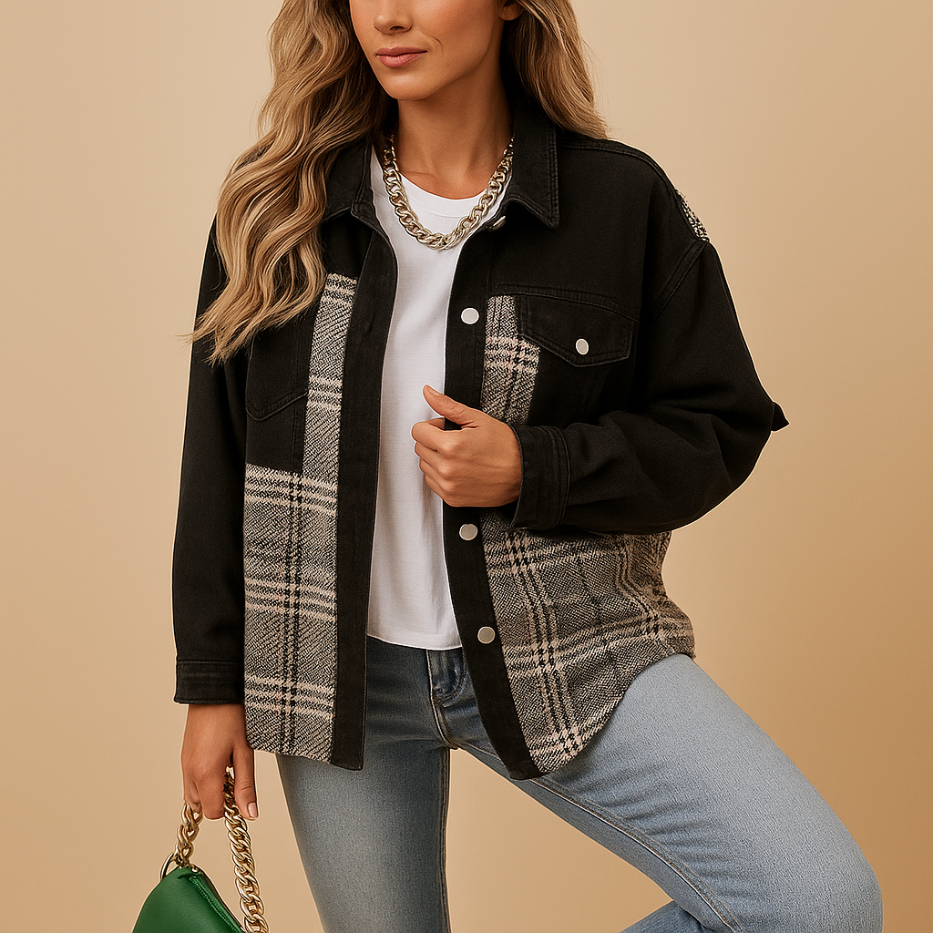 Geruite denim-look jas voor dames met losse pasvorm en zachte stof. Ideaal voor casual layering en semi-formele outfits in elk seizoen.
