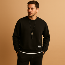 Joggingpak voor heren met sweater en jogging jeans, ideaal voor casual dagen en comfortabele momenten thuis of buiten.