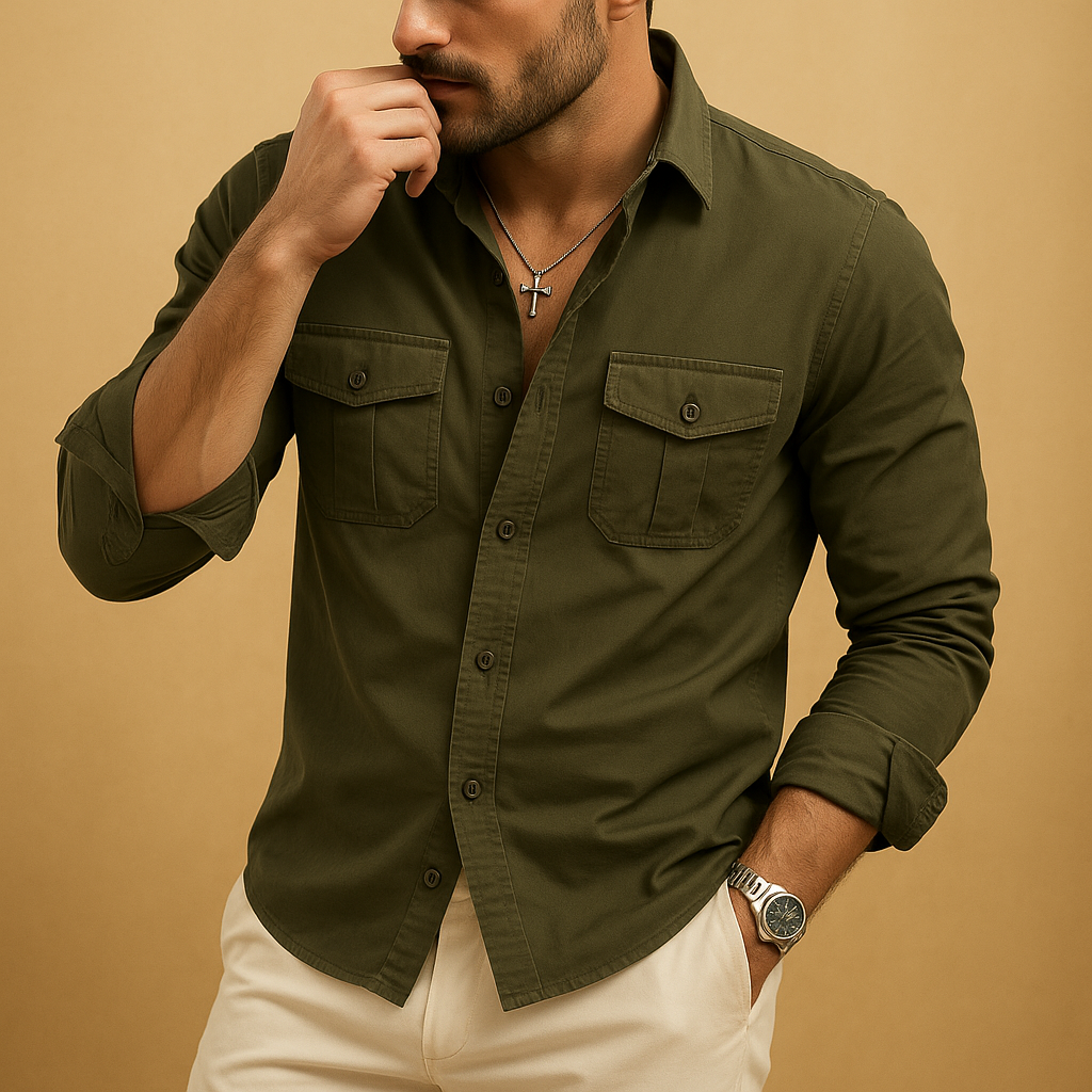 Klassiek herenoverhemd met reverskraag en borstzak, geschikt voor zowel formele als casual outfits, met comfortabele pasvorm.