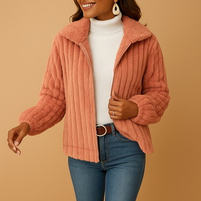 Lang fleece damesvest met kraag in beige, ideaal voor herfst, winter en casual laagjes.