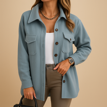 Lange winterjas voor dames met getailleerde snit en strak silhouet. Stijlvol, warm en perfect voor formele én casual winterlooks.