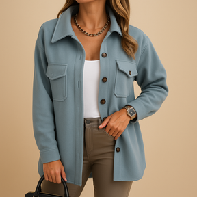 Lange winterjas voor dames met getailleerde snit en strak silhouet. Stijlvol, warm en perfect voor formele én casual winterlooks.