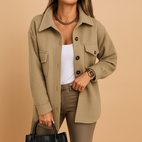 Lange winterjas voor dames met getailleerd silhouet en elegante lange snit. Ideaal voor formele gelegenheden en stijlvolle dagelijkse outfits.