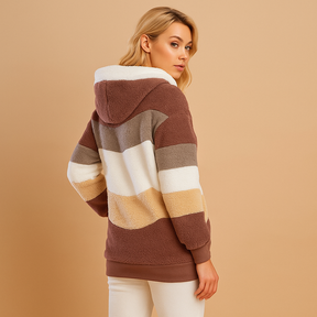 Lange winterjas voor dames met zachte textuur en elegante pasvorm, ideaal voor koude dagen, dagelijkse outfits en stijlvolle winterse looks.