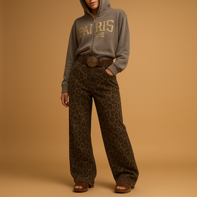 Slim fit damesjeans met luipaardprint in katoenen stretchstof, perfect voor casual en avondlooks.