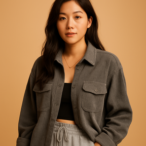 Lichtgewicht corduroy zomerjas voor dames in diverse seizoenskleuren, ademend en stijlvol. Perfect voor dagelijks gebruik en zomerse laagjeslooks.