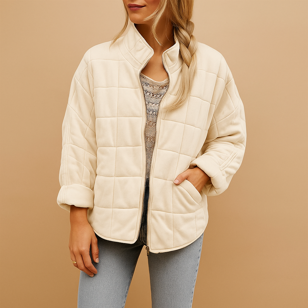 Lichtgewicht zomerjas voor dames met praktische zakken en zachte ademende stof. Perfect voor frisse zomerdagen en veelzijdige seizoenslooks.