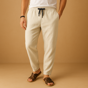 Losvallende katoenen-linnen herenbroek in neutrale kleuren, ideaal voor zomerse dagen en dagelijks gebruik met ademend draagcomfort.