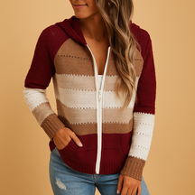 Lichte damestrui met V-hals, opengebreid detail en losse pasvorm, perfect voor lente, zomer en herfst