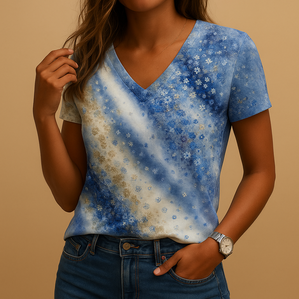Damesblouse van katoenmix met V-hals en gradiëntkleur, ideaal voor zomerse dagen en casual outfits.