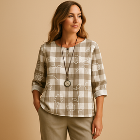 Tweedelige dames set met luchtige pasvorm en tijdloos ontwerp, ideaal voor de lente en zomer.