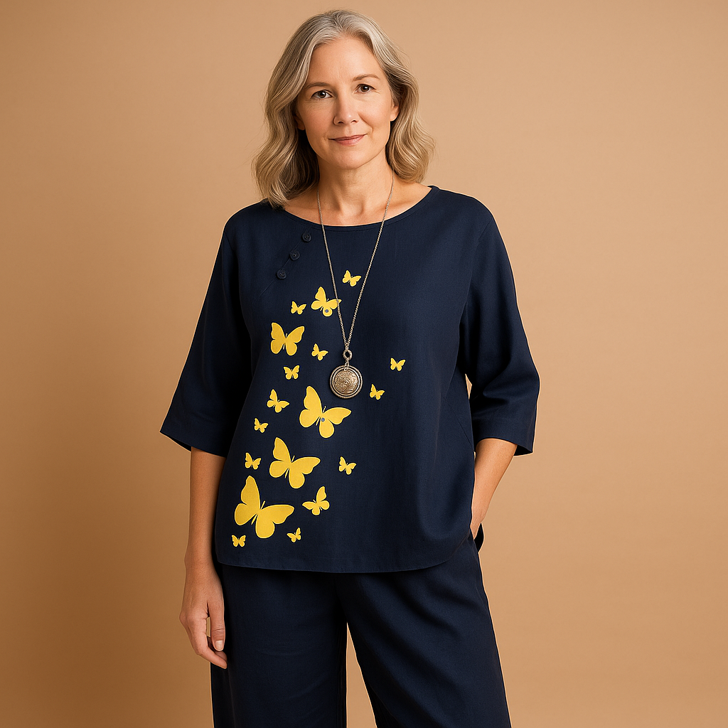 Tweedelige dames set met luchtige pasvorm en tijdloos ontwerp, ideaal voor de lente en zomer.