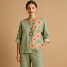 Tweedelige dames set met luchtige pasvorm en tijdloos ontwerp, ideaal voor de lente en zomer.