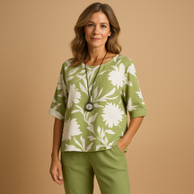 Tweedelige dames set met luchtige pasvorm en tijdloos ontwerp, ideaal voor de lente en zomer.