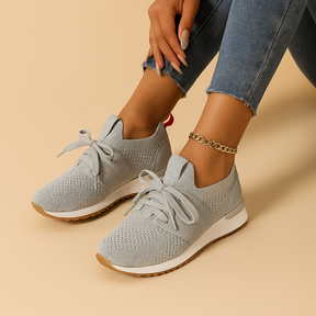 Dames veterschoenen van ademend mesh met ronde neus, ideaal voor comfort tijdens wandelen en dagelijks gebruik.