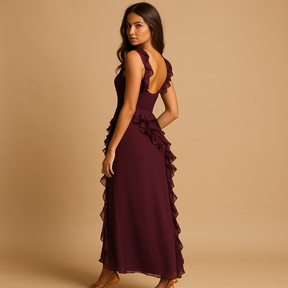 Maxi-jurk voor dames met verstelbare bandjes, asymmetrische ruches en hoge split, perfect voor formele en zomerse gelegenheden.