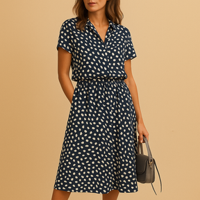 Dames midi A-lijn jurk met V-hals, knoopdetails en speelse print – ideaal voor zomerse en chique gelegenheden