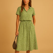 Dames midi A-lijn jurk met V-hals, knoopdetails en speelse print – ideaal voor zomerse en chique gelegenheden